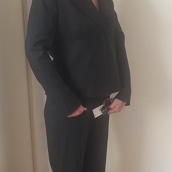 Anne Klein 2pc pant suit Stretch, Size 6 NWT - Picture 2 of 5